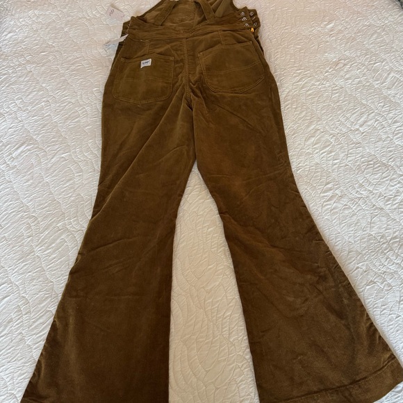 Free People Lee brand  brown courdroy overalls size large - Picture 8 of 10